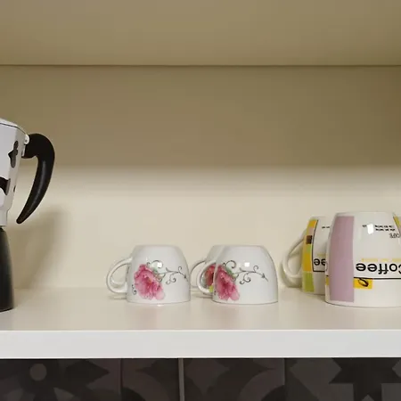 Dimora Intera Senza Cucina Con Parcheggio Interno