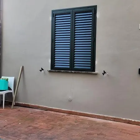 Casa N 1 Con Parcheggio Privato E Colonnina Ricarica Livorno